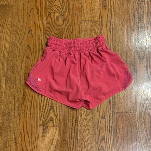 Lululemon High Rise Hotty Hot Shorts 2.5”